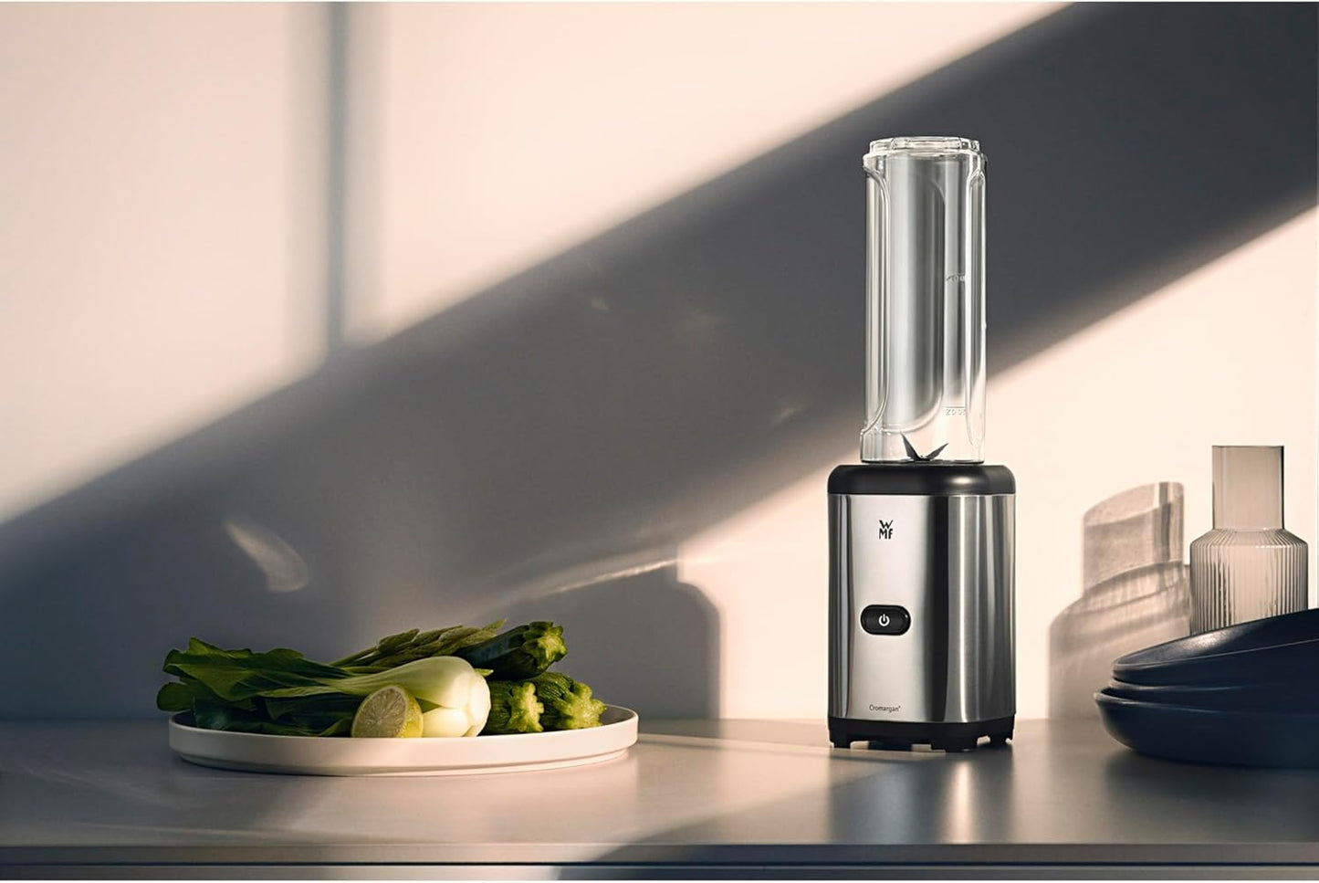 WMF Kult X Mix & Go Mini Smoothie Maker, Standmixer, Blender elektrisch, Shake Mixer 300 Watt Leistung, Tritan-Kunststoff Flasche 600ml, auslaufsicherer Schraubdeckel, rutschfeste Füße, silber/schwarz