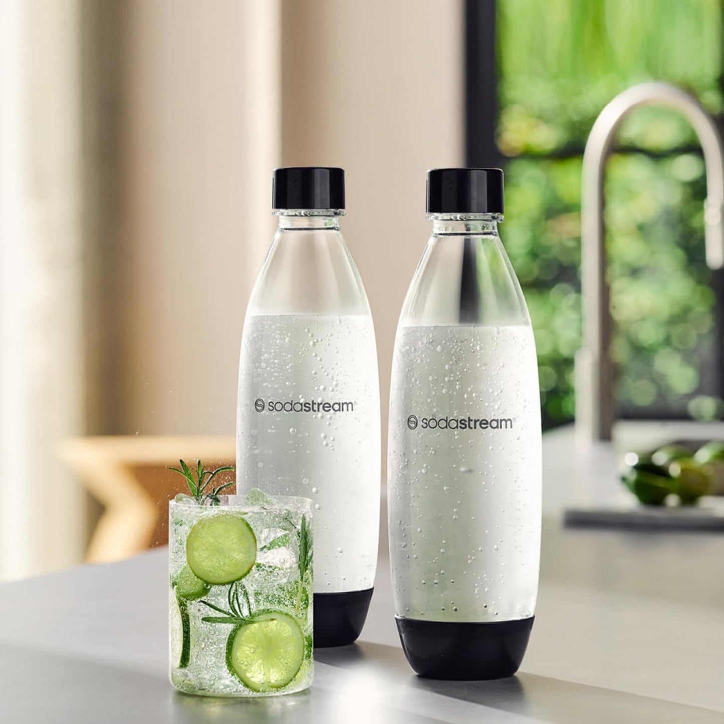 SodaStream 0,8L BPA-freie FUSE Kunststoffflasche schwarz | Spülmaschinengeeignet | Kompatibel mit DUO, E-DUO, Terra, uvm. | 2er-Pack