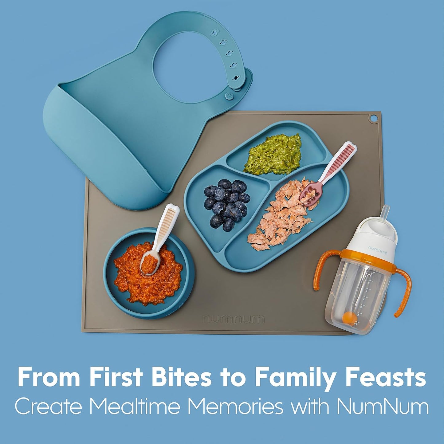 NumNum Baby Löffel 2er-Set, Silikon Esslernlöffel für Baby ab 6 Monate - BPA-frei - Lernlöffel und Breilöffel für BLW und Beikost Zubehör - Ideales Esslernbesteck - Blau/Orange